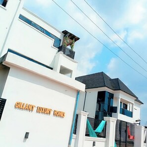 Front of property - Gilllant Luxury Homes Apartment (Benin City)