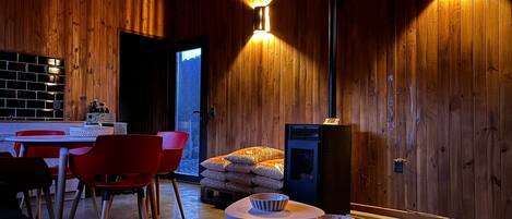 Classic Double or Twin Room, Mountain View | Living area