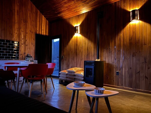 Klassieke kamer, 1 twee- of 2 eenpersoonsbedden, uitzicht op bergen | Woonruimte