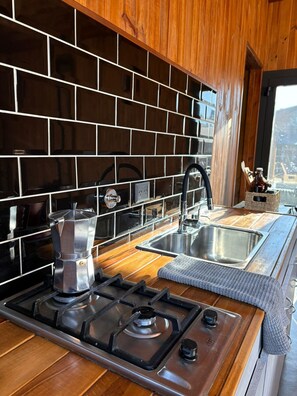 Klassieke kamer, 1 twee- of 2 eenpersoonsbedden, uitzicht op bergen | Privékeuken