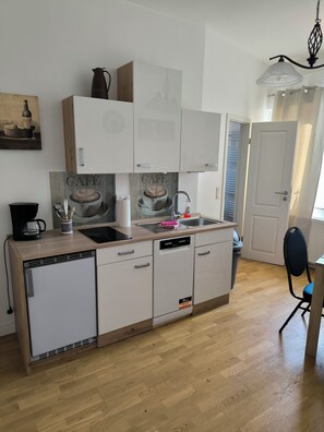 Classic Condo | Private kitchen | Shared fridge, microwave, electric kettle