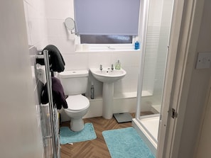 Apartment | Bathroom | Shower, free toiletries, hair dryer, towels - Kingbeds/liverpoolcity/freep/wm/fastwifi (Liverpool)
