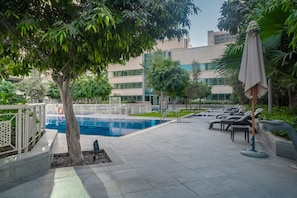 2 outdoor pools
