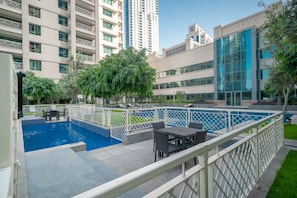 2 outdoor pools