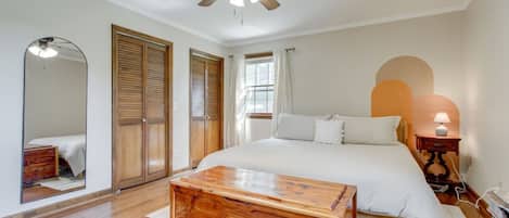 3 chambres, bureau, fer et planche Ă repasser, lit parapluie