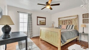 Unclassified image, 4 of 24, button - Clean 3BR · Quiet Block · Backyard with Hoop (Spring Hill)