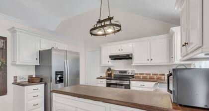 Clean 3BR · Quiet Block · Backyard with Hoop