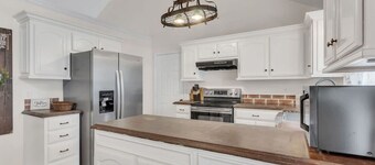 Clean 3BR · Quiet Block · Backyard with Hoop