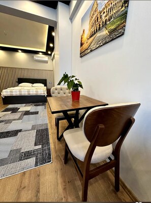 Family Quadruple Room, 2 Queen Beds, Non Smoking, Private Bathroom | Minibar, desk, free cribs/infant beds, free WiFi - The Port Palace Otel (Istanbul)