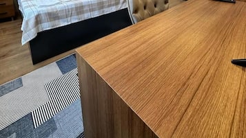 Kahden hengen standard-huone, 1 keskisuuri parisänky, tupakointi kielletty, oma kylpyhuone | Minibaari, työpöytä, ilmaiset vauvansängyt, ilmainen Wi-Fi