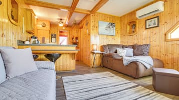 House (1 Bedroom) | Interior