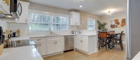 House (3 Bedrooms) | Interior