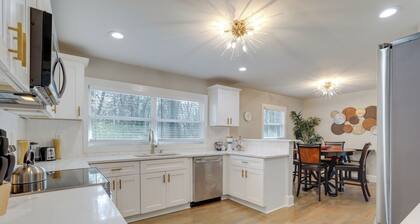 Pet-friendly Decatur Home ~ 8 Mi to Downtown Atl!