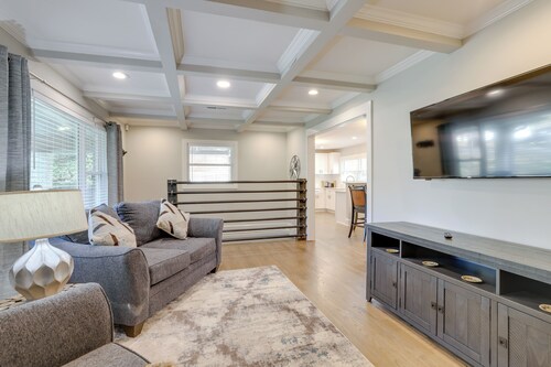 Pet-friendly Decatur Home ~ 8 Mi to Downtown Atl!