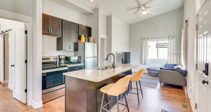3 Mi to Duke: Downtown Durham Cottage!
