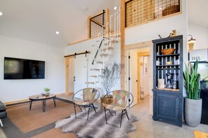 House (1 Bedroom) | Interior - Premium Apple Valley Cabin w/ Zion Natl Park View (Hurricane)