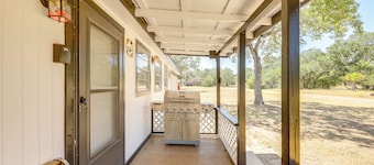 Somerville Lake House - Walk to Water!