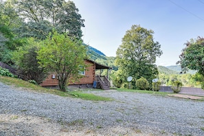 House (1 Bedroom) | Interior - Riverfront Cabin w/ Mtn Views in Tuckasegee! (Cullowhee)