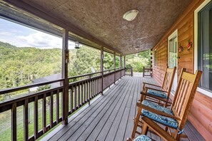 House (1 Bedroom) | Interior - Riverfront Cabin w/ Mtn Views in Tuckasegee! (Cullowhee)
