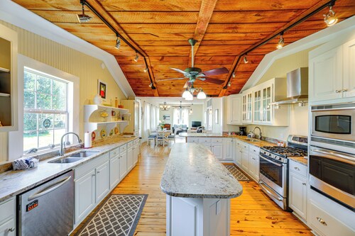 Home w/ Fire Pit < 1 Mi to Willis Wharf Boat Ramp!