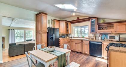 Sonora Hilltop Home: Scenic Views, Pet Friendly!