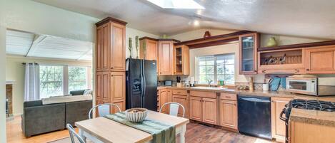 House (4 Bedrooms) | Interior