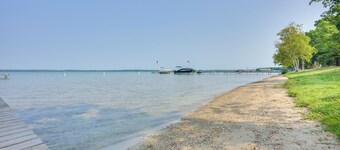 Higgins Lake Cabin - Walk to Water!