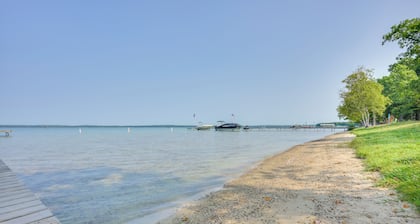 Higgins Lake Cabin - Walk to Water!