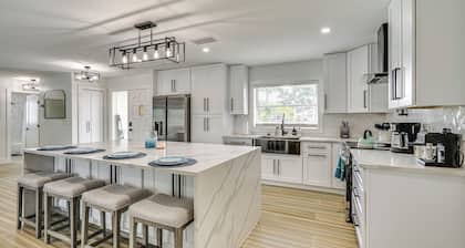 Canal-front Getaway w/ Grill in Cape Coral!