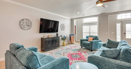 Amarillo Home w/ Hot Tub, 7 Mi to Wolflin Square!