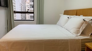 Comfort-Zimmer, Stadtblick | Zimmersafe, Bügeleisen/Bügelbrett, kostenloses WLAN