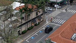 A high-rise hotel with multiple floors, large windows, and a central courtyard. - Get a Flat 604 - Jardim Paulista  (São Paulo)