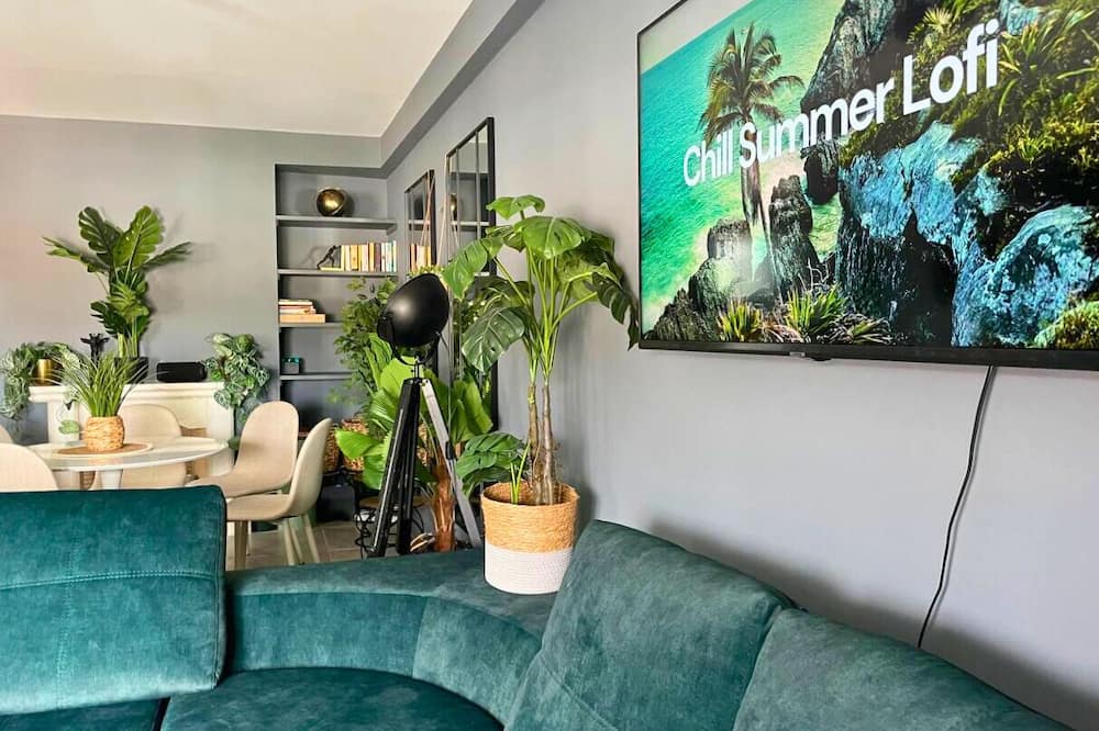 Caparica Surf Retreat