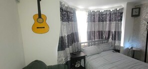 2 chambres, fer et planche à repasser, Wi-Fi, draps fournis