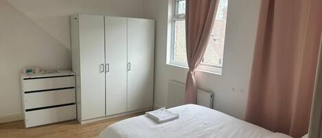 2 bedrooms, iron/ironing board, WiFi, bed sheets