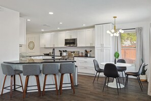 Fridge, microwave, oven, stovetop - Modern Comforts & Classic Charm w Pool, 5BD (Saginaw)