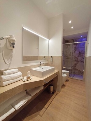 Deluxe-Doppelzimmer, 1 Queen-Bett, Nichtraucher | Badezimmer