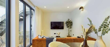 Televisión, oficina