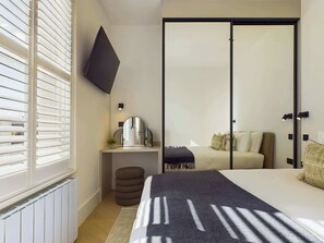 2 bedrooms, desk, iron/ironing board, travel crib