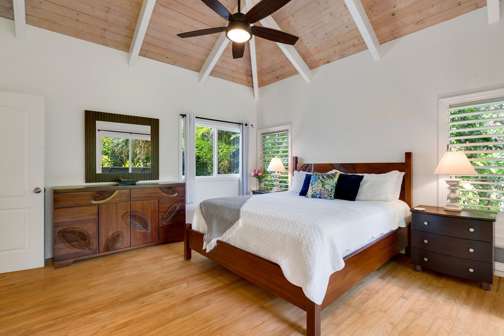5 bedrooms, WiFi, bed sheets