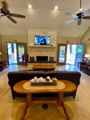Interior - Copa Vino - Luxury Lodge, Pool w/Sundeck, Cabana, King bds, 2 minutes 2 Frio! (Concan)