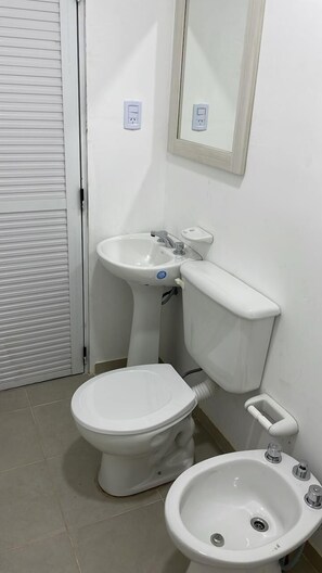 Double or Twin Room | Bathroom - HOTEL EN RUTA (Fiambala)