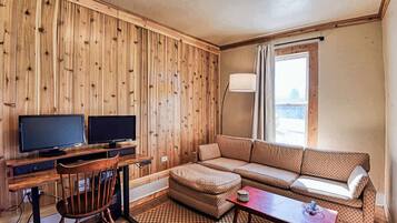 Televisión, chimenea y oficina