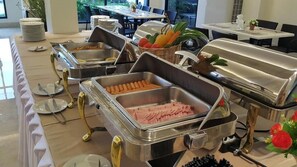 Free daily buffet breakfast - Summer Tree Hotel (Bangkok)