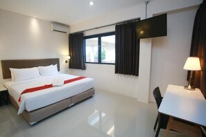 Deluxe Single Room | In-room safe, desk, laptop workspace, blackout drapes - Summer Tree Hotel (Bangkok)
