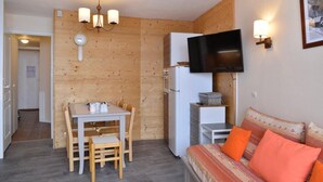 Unclassified image, 2 of 12, button - Ski-in/ski-out & foot of the slopes, 4th floor, view ski slopes, balcony, tv, 29m², La Plagne (La Plagne)