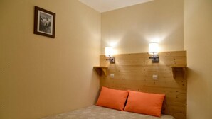 Unclassified image, 3 of 12, button - Ski-in/ski-out & foot of the slopes, 4th floor, view ski slopes, balcony, tv, 29m², La Plagne (La Plagne)