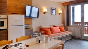 Unclassified image, 4 of 12, button - Ski-in/ski-out & foot of the slopes, 4th floor, view ski slopes, balcony, tv, 29m², La Plagne (La Plagne)