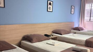 Minibar, free WiFi, bed sheets