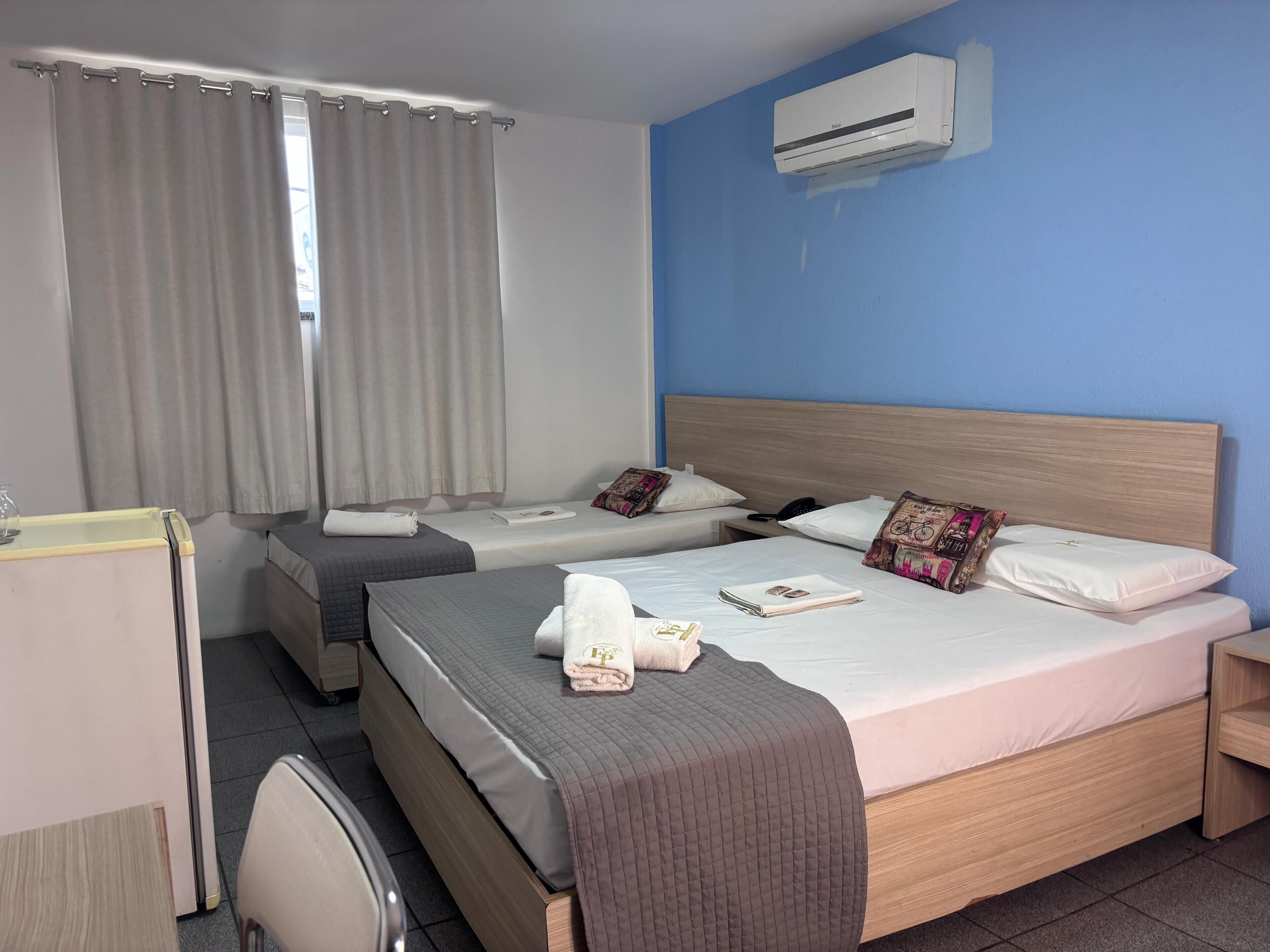 ベーシック トリプルルーム | ミニバー、WiFi (無料)、ベッドシーツ